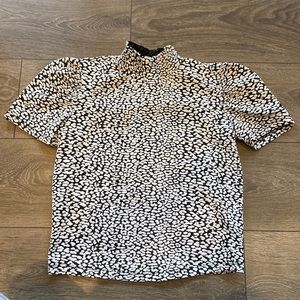 White and black puffy sleeve shirt